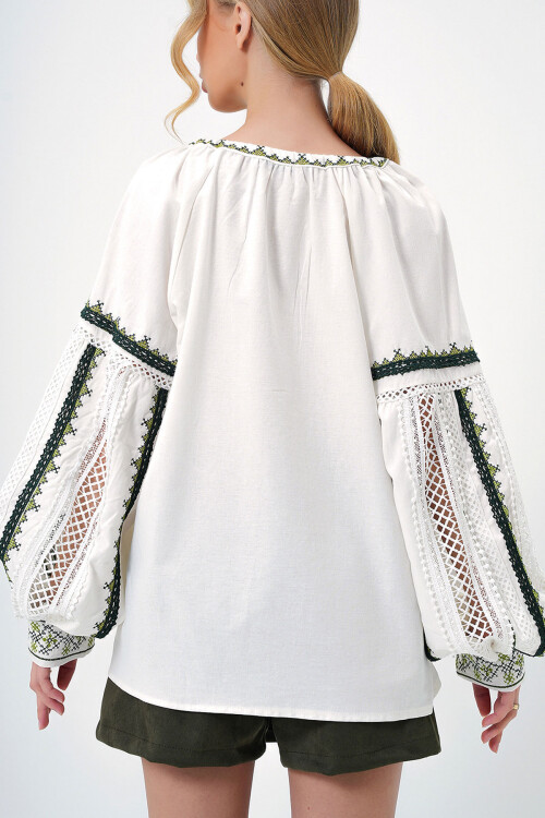 Ekru Balon Kol Nakışlı Ham Keten Bluz BCHESQ-251066