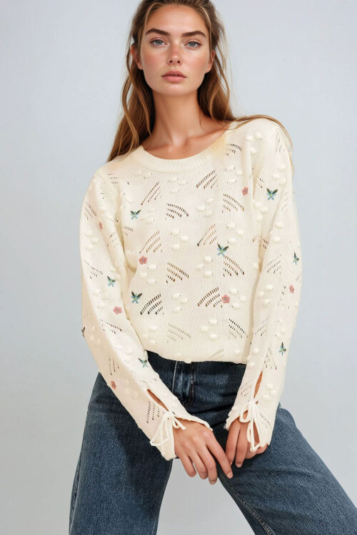 Ekru Bisiklet Yaka Nakışlı Triko Kazak BCHESQ-251021