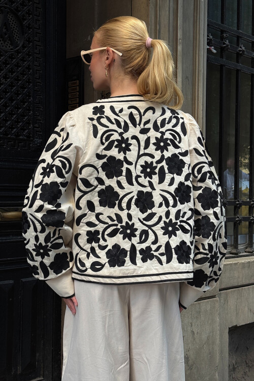 Ekru Çiçek Nakışlı İçi Astarlı Ceket BCHESQ-251153