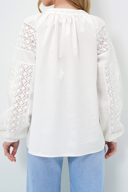 Ekru Derin V Yaka Nakış Ve Güpür Detaylı Balon Kol Keten Bluz BCHESQ-251081