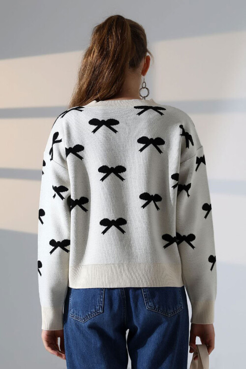 Ekru Fiyonk Desenli Düğmeli Triko Hırka BCES-252044