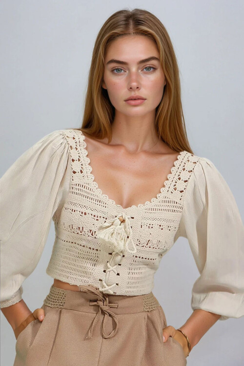 Ekru Oval Yaka Önü Bağcıklı Keten Bloklu Kroşe Bluz BCHESQ-251102