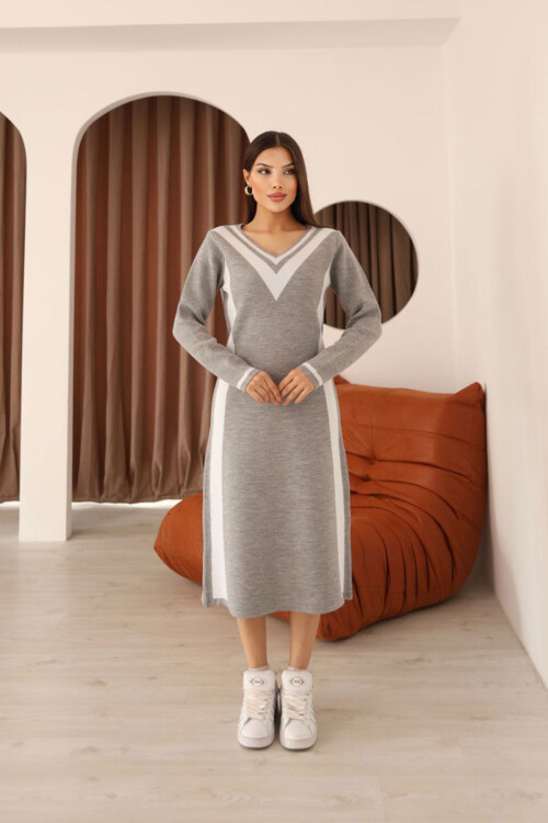 Gri V Yaka Çizgi Bloklu Triko Elbise BCES-253007