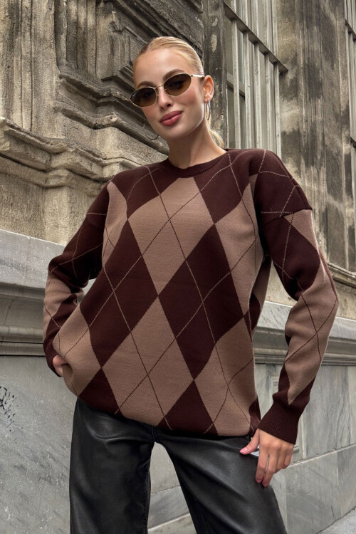 Kahverengi Bisiklet Yaka Baklava Desenli Triko Kazak BCVL-253027