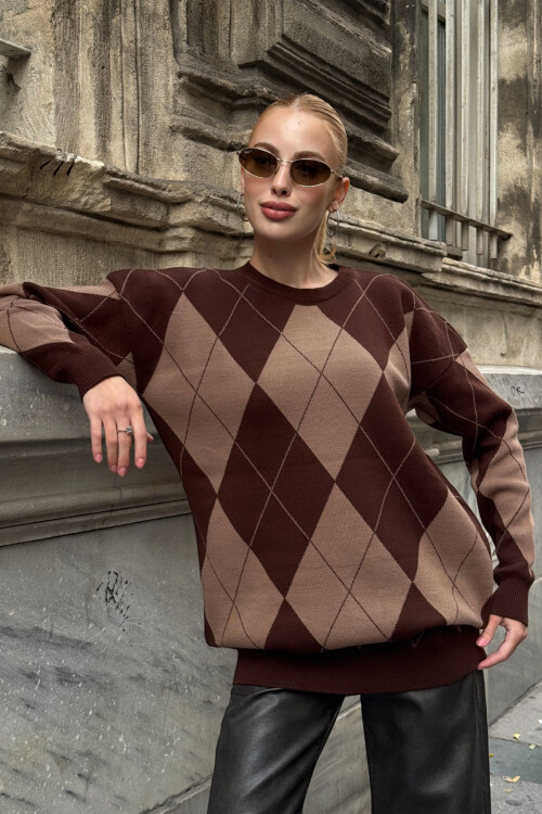 Kahverengi Bisiklet Yaka Baklava Desenli Triko Kazak BCVL-253027