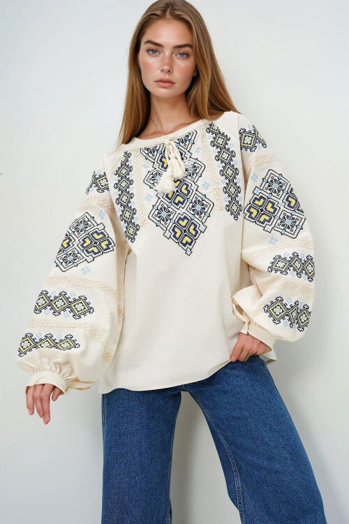 Krem Yakası Bağcıklı Balon Kol Nakış İşlemeli Keten Bluz BCHESQ-251071