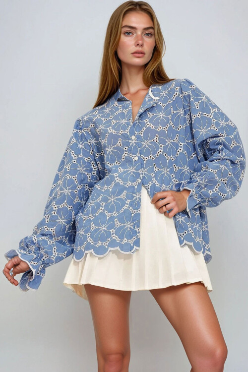 Mavi Düğme Detaylı Nakışlı Balon Kol Bluz BCHESQ-251011