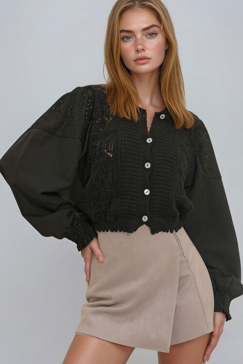 Siyah Bisiklet Yaka Ajurlu Kolları Fistolu Crop Triko Hırka BCHESQ-251002