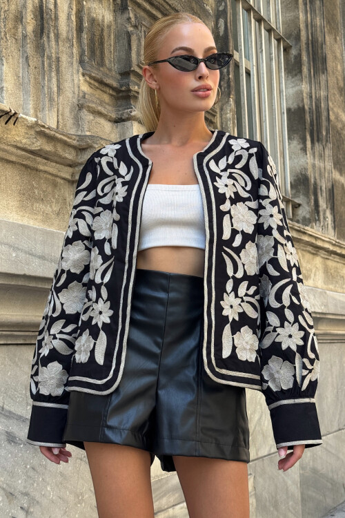 Siyah Çiçek Nakışlı İçi Astarlı Ceket BCHESQ-251153