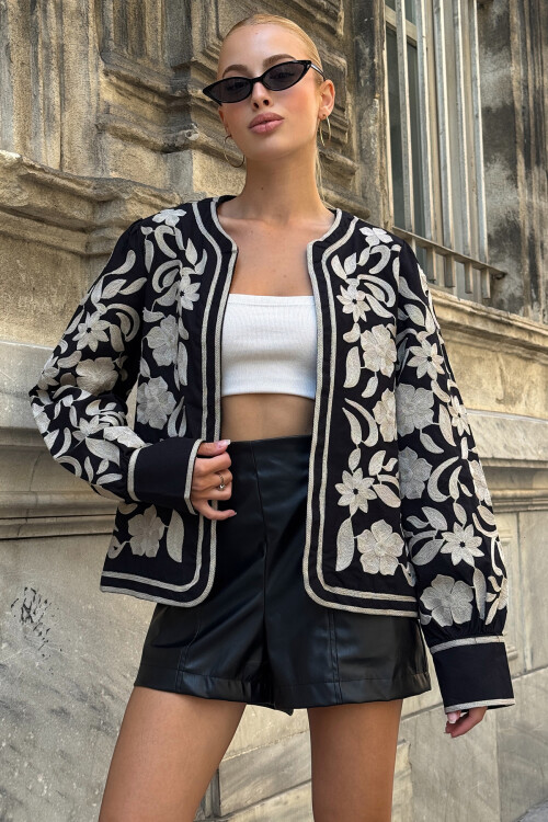 Siyah Çiçek Nakışlı İçi Astarlı Ceket BCHESQ-251153