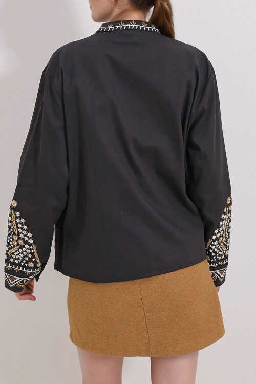 Siyah Çift Cepli Nakışlı Gabardin Ceket BCHESQ-251036