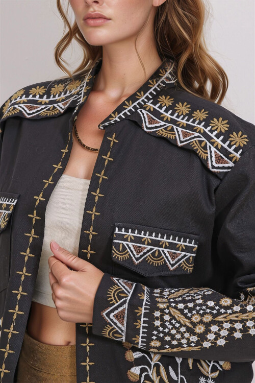 Siyah Çift Cepli Nakışlı Gabardin Ceket BCHESQ-251036