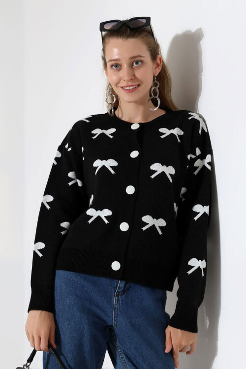 Siyah Fiyonk Desenli Düğmeli Triko Hırka BCES-252044