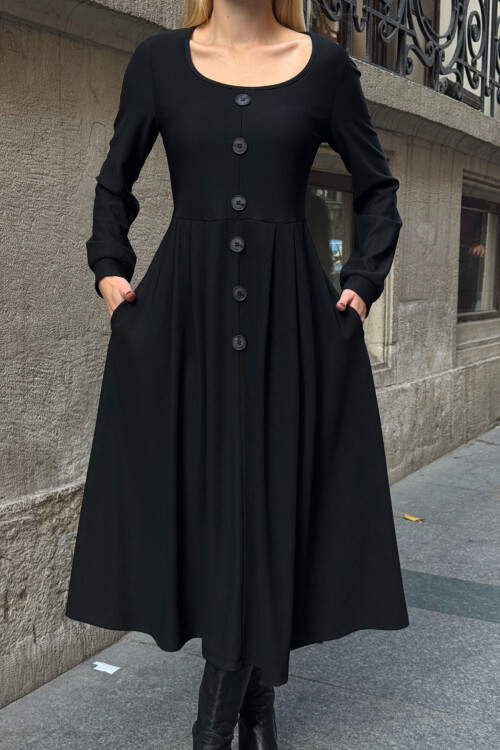 Siyah Geniş Yaka Düğme Detaylı Çift Cepli Yumuşak Dokulu Kumaş Örme Elbise BCVL-25V239