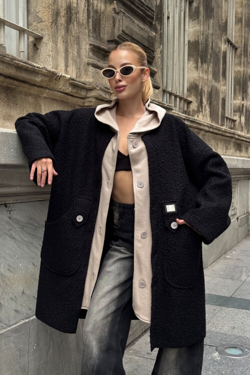 Siyah Kapüşonlu Bol Kesim Geniş Cepli Buklet Mont Ceket BCVL-25V603