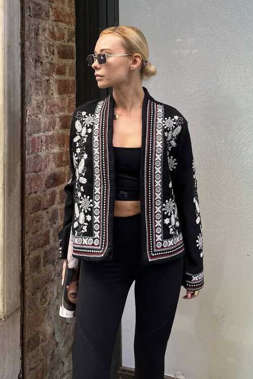 Siyah Özel Etnik Nakış İşlemeli Kaşe Ceket BCHESQ-251128