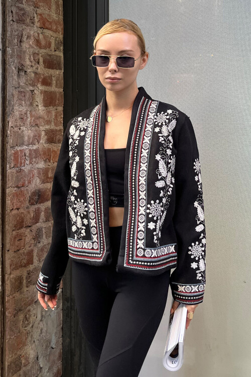 Siyah Özel Etnik Nakış İşlemeli Kaşe Ceket BCHESQ-251128