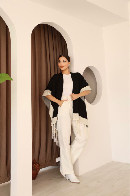 Siyah Püsküllü Renk Bloklu Kışlık Triko Şal BCES-253005