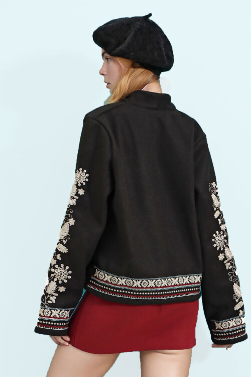 Siyah Şal Yaka Nakışlı Bordür Detaylı Kaşe Ceket BCHESQ-251108