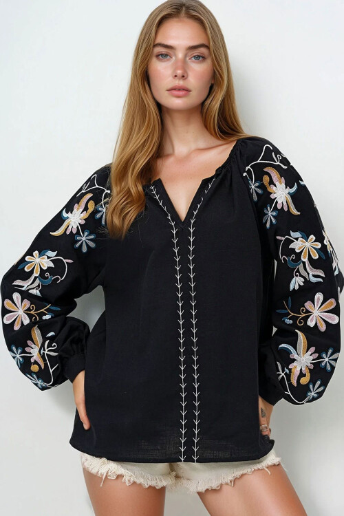 Siyah V Yaka Nakış İşlemeli Balon Kol İnce Yazlık Keten Bluz BCHESQ-251080