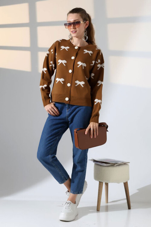 Tarçın Kahve Fiyonk Desenli Düğmeli Triko Hırka BCES-252044