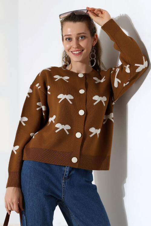 Tarçın Kahve Fiyonk Desenli Düğmeli Triko Hırka BCES-252044