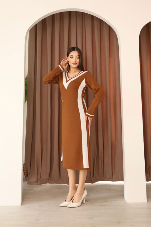 Tarçın Kahve V Yaka Çizgi Bloklu Triko Elbise BCES-253007