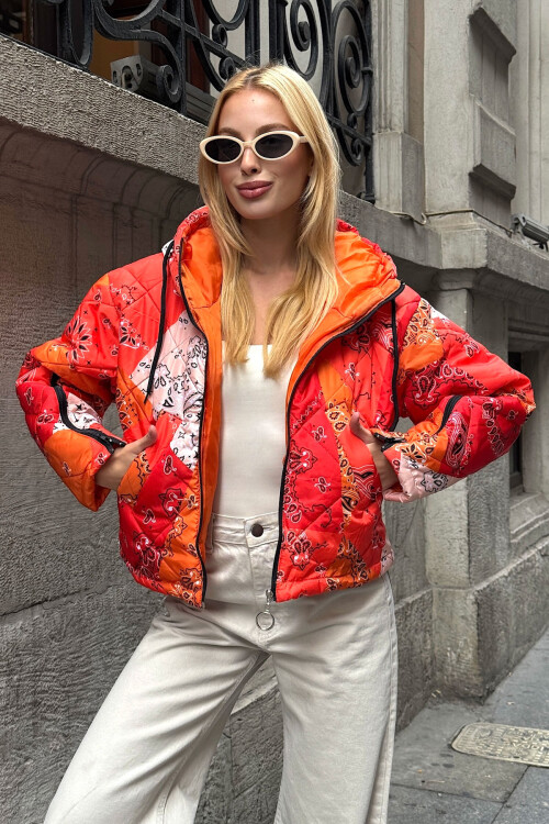 Turuncu Kapüşonlu Desenli Şişme Mont BCVL-25N1001