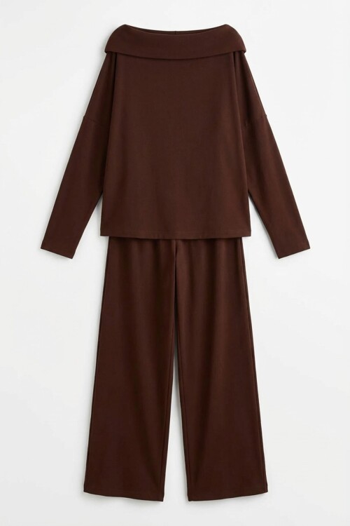 Acı Kahve Düşük Yaka Rahat Kesim Yumuşak Dokulu Bluz Ve Pantolon Alt Üst Takım