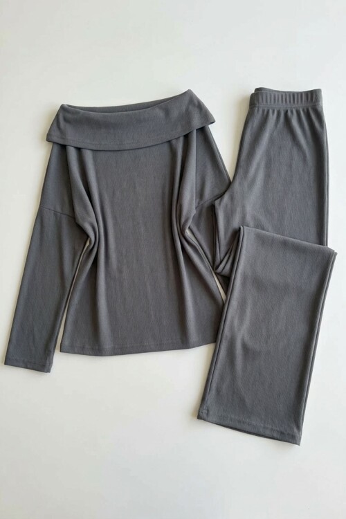 Antrasit Düşük Yaka Rahat Kesim Yumuşak Dokulu Bluz Ve Pantolon Alt Üst Takım