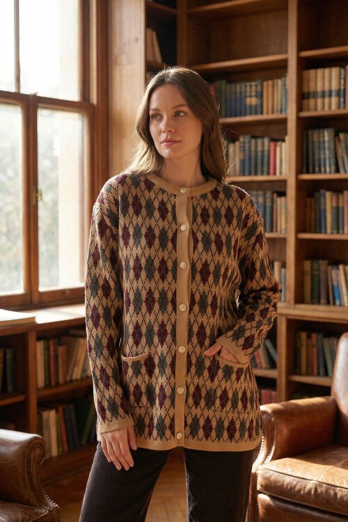 Bej Baklava Desenli Düğmeli Cepli Triko Hırka BCHPK-251254