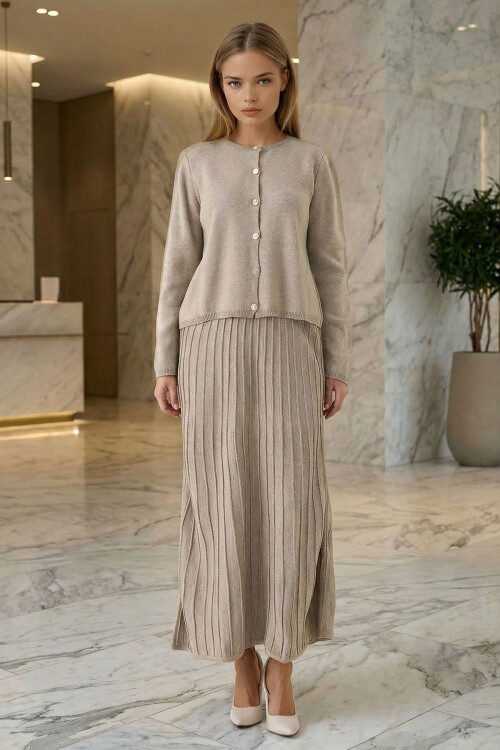 Bej Bisiklet Yaka Düğmeli Hırka Ve Pliseli Midi Boy Etek Takım BCHPK-251252