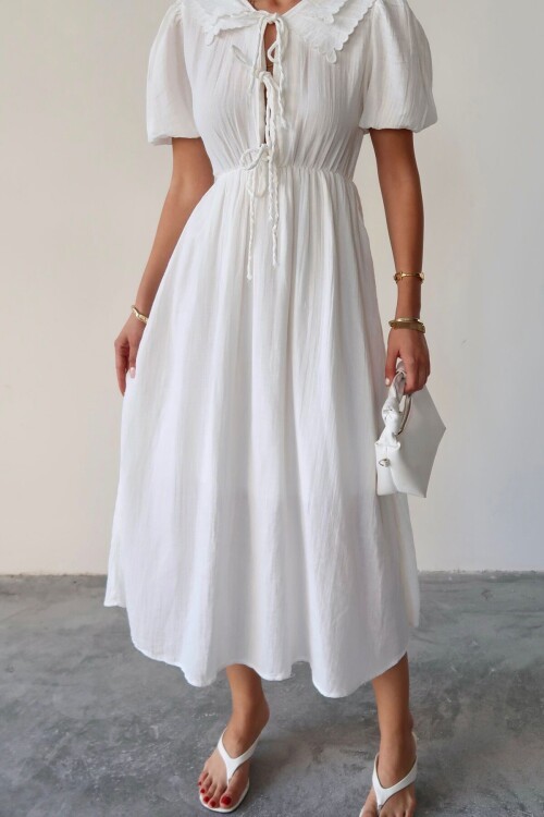 Beyaz Bebe Yaka Bağlamalı Astarlı Uzun Müslin Elbise