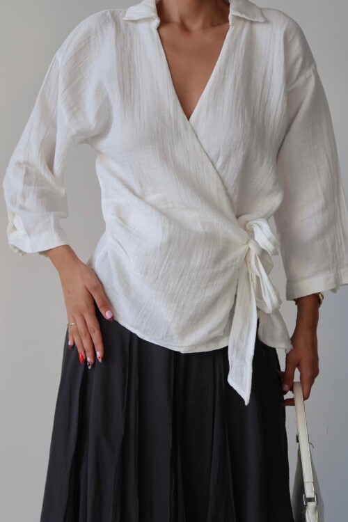 Beyaz Kruvaze Yaka Bağlamalı Müslin Bluz