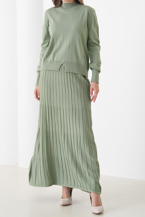 Çağla Yeşili Yarım Balıkçı Yaka Kazak Ve Midi Boy Piliseli Etek Takım BCHPK-251253