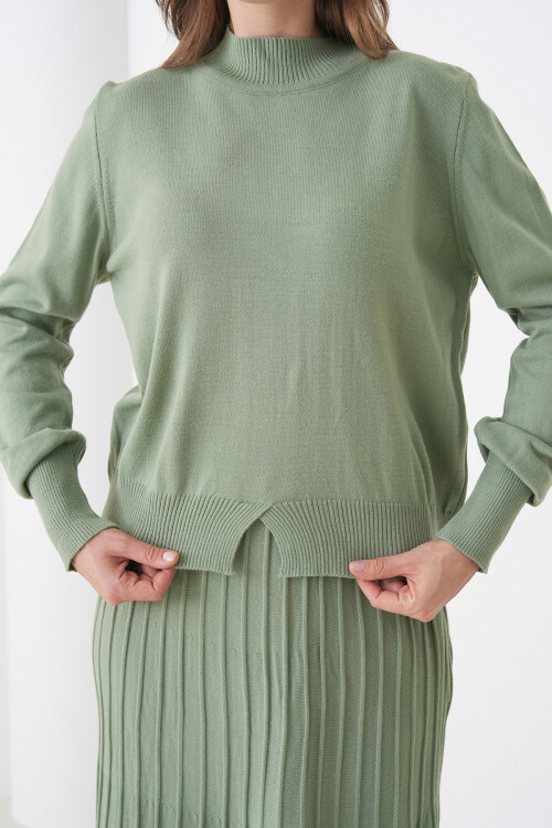 Çağla Yeşili Yarım Balıkçı Yaka Kazak Ve Midi Boy Piliseli Etek Takım BCHPK-251253