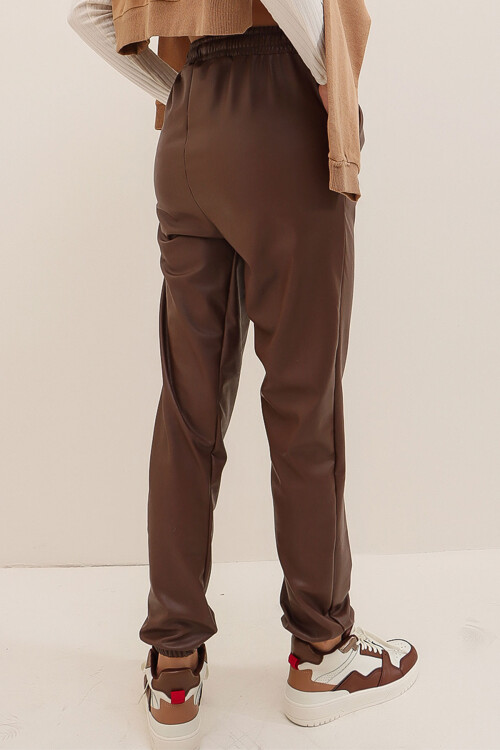 Çikolata Çift Cepli Bel Ve Bilek Lastikli İçi Şardonlu Casual Suni Deri Pantolon BCHYL-251226