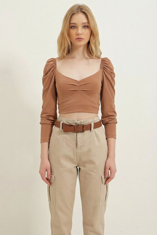 Karamel Öpücük Yaka Prenses Kol Crop Bluz