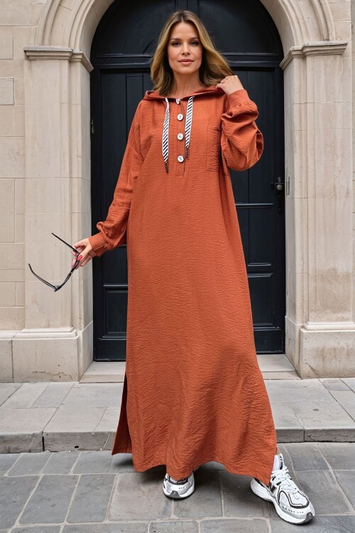 Kiremit Keten Kapüşonlu Yanı Yırtmaçlı Sırtı Baskılı Uzun Elbise