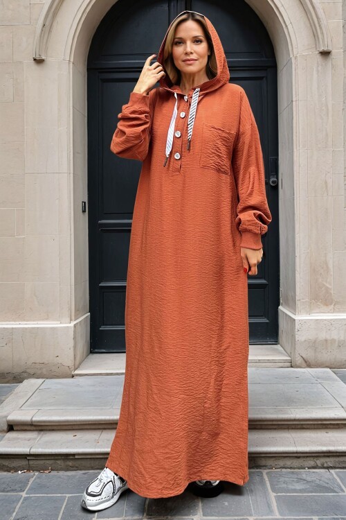 Kiremit Keten Kapüşonlu Yanı Yırtmaçlı Sırtı Baskılı Uzun Elbise