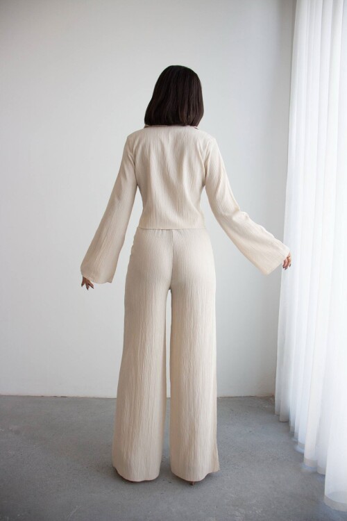 Krem Geniş Kol Düğme Detaylı Yakalı Bluz Ve Palazzo Pantolon Alt Üst Takım
