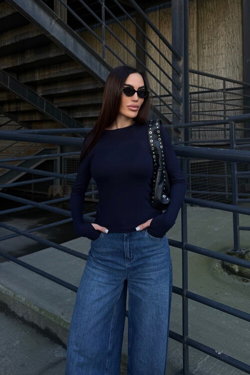 Lacivert Bisiklet Yaka Parmak Detaylı Ultra Soft Kumaş Bluz BCDF-25B0001