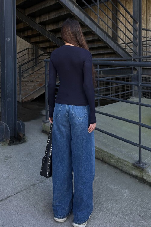 Lacivert Bisiklet Yaka Parmak Detaylı Ultra Soft Kumaş Bluz BCDF-25B0001