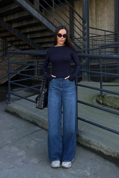 Lacivert Bisiklet Yaka Parmak Detaylı Ultra Soft Kumaş Bluz BCDF-25B0001