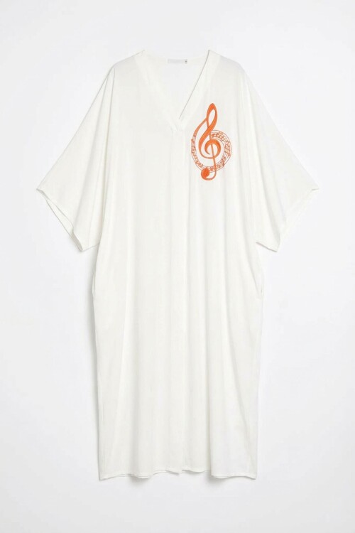 Beyaz Nakış İşlemeli Maxi Boy Dokuma Viscon Elbise