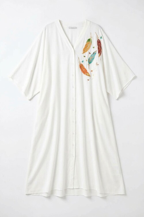 Beyaz Nakış İşlemeli Maxi Boy Dokuma Viscon Elbise