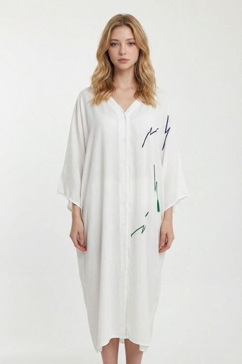 Beyaz V Yaka Nakış İşlemeli Uzun Dokuma Gömlek Elbise