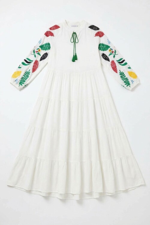 Beyaz Yakası Bağlamalı Nakış İşlemeli Uzun Boy Dokuma Elbise