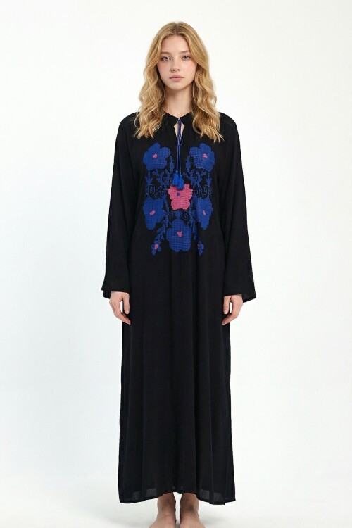 Siyah Hakim Yaka Nakış İşlemeli Uzun Boy Dokuma Elbise
