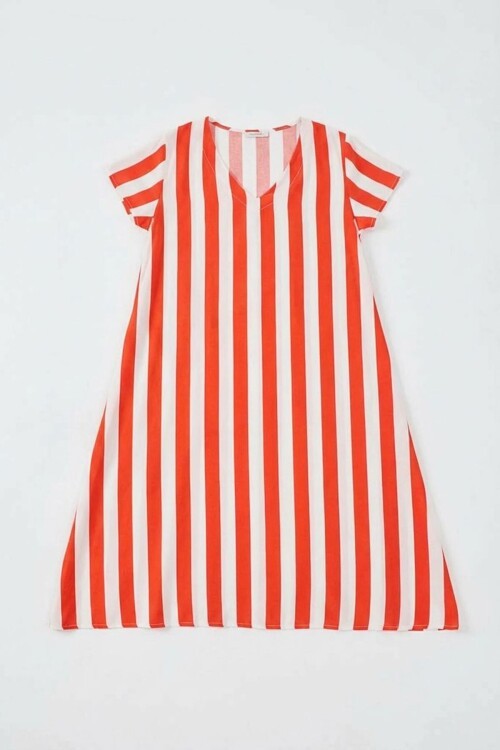 Mercan V Yaka Kısa Kollu Rahat Kesim Elbise